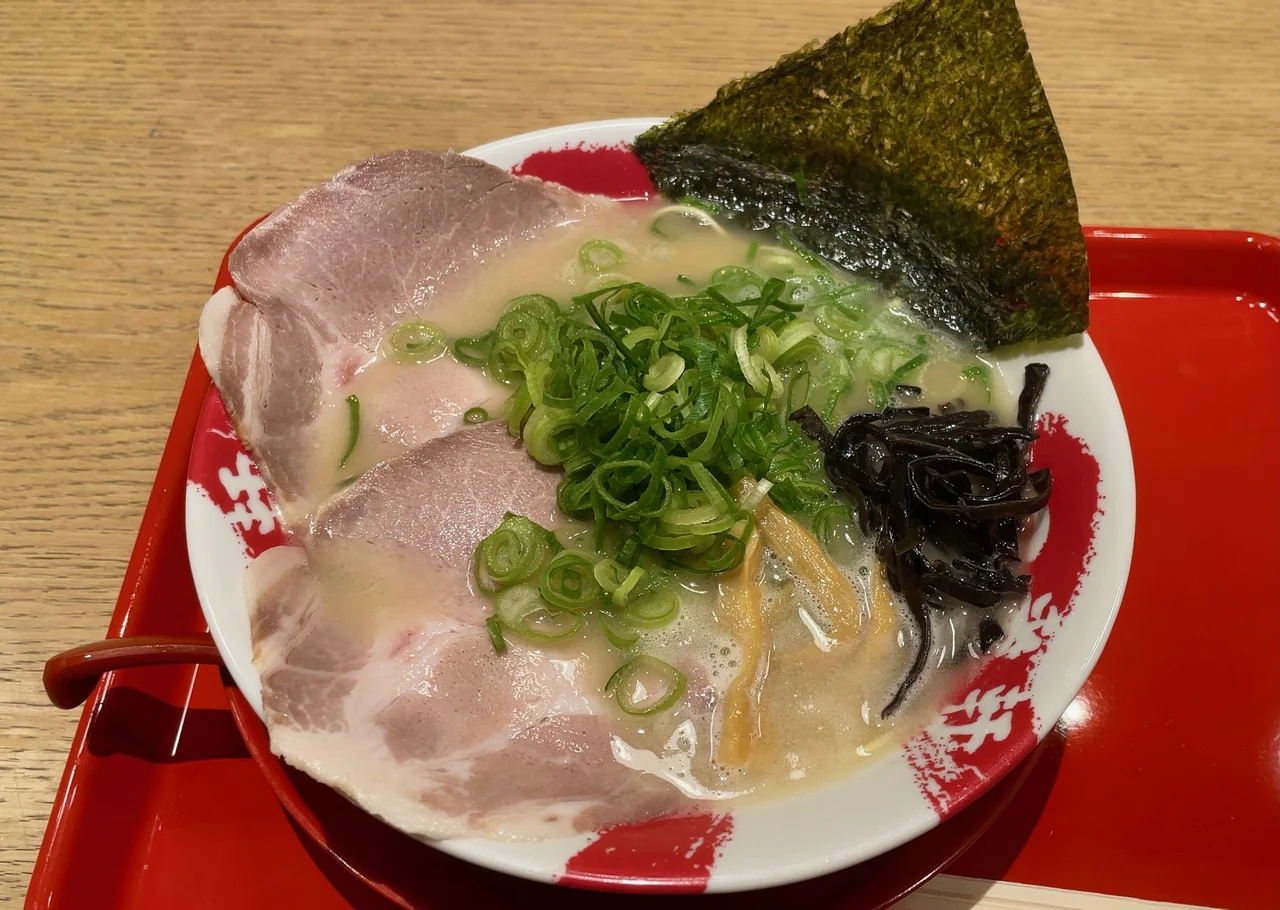 White tonkotsu ramen at Ichibanken. An actual white tonkotsu ramen bowl photographed at Ichibanken in iias Kasugai, Aichi.
